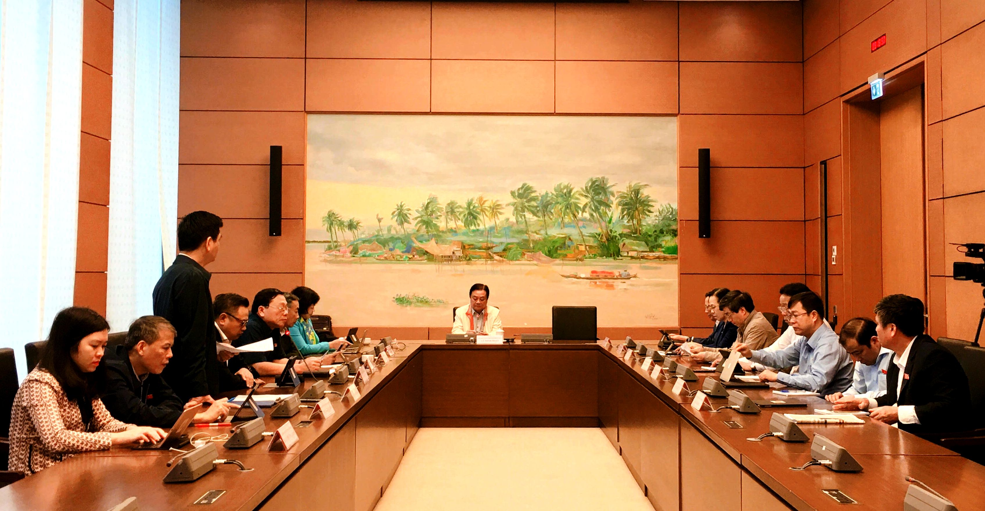 Quốc hội thảo luận tại tổ về dự án Luật Đầu tư (sửa đổi)